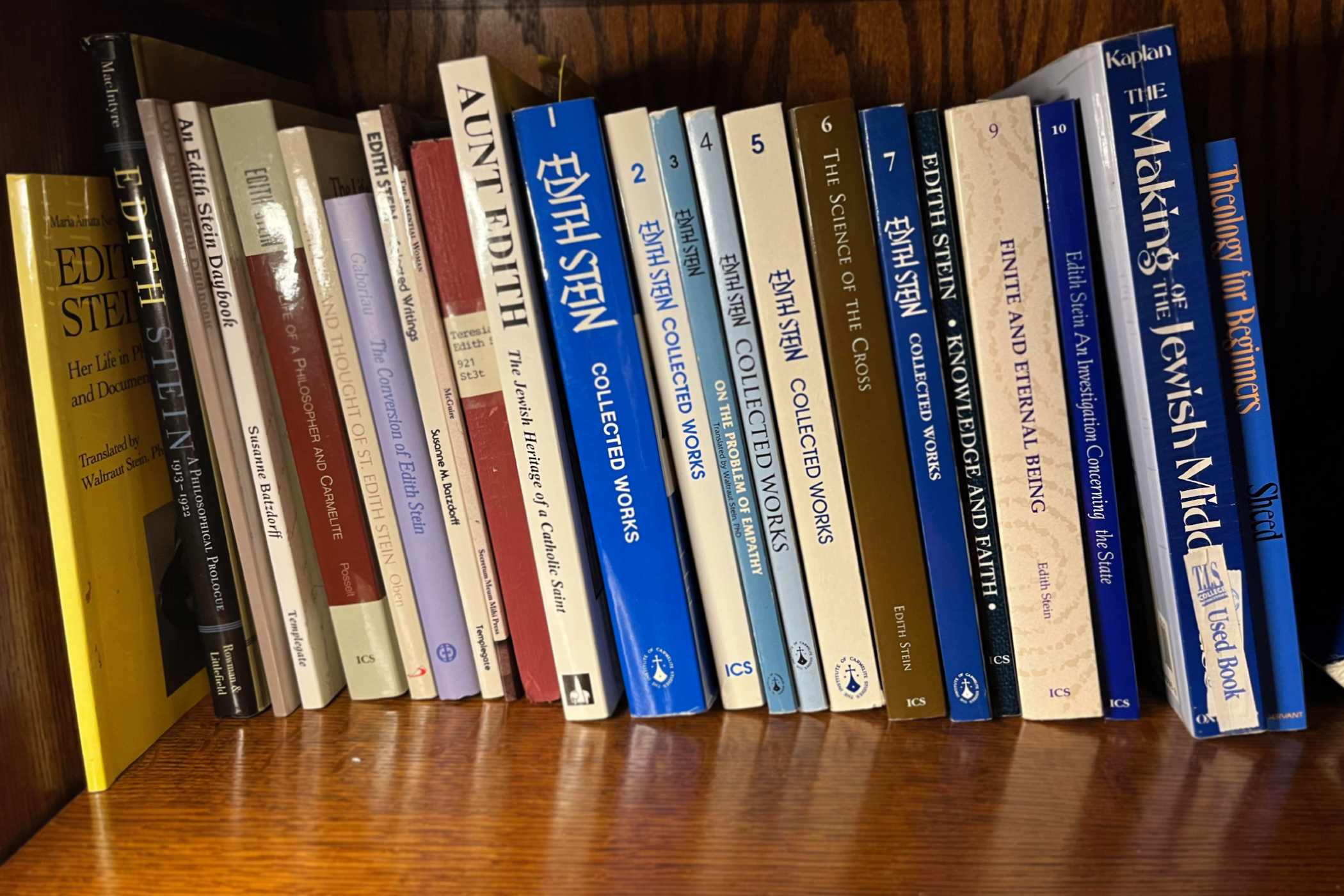 Books of Edith on a wooden bookshelf.